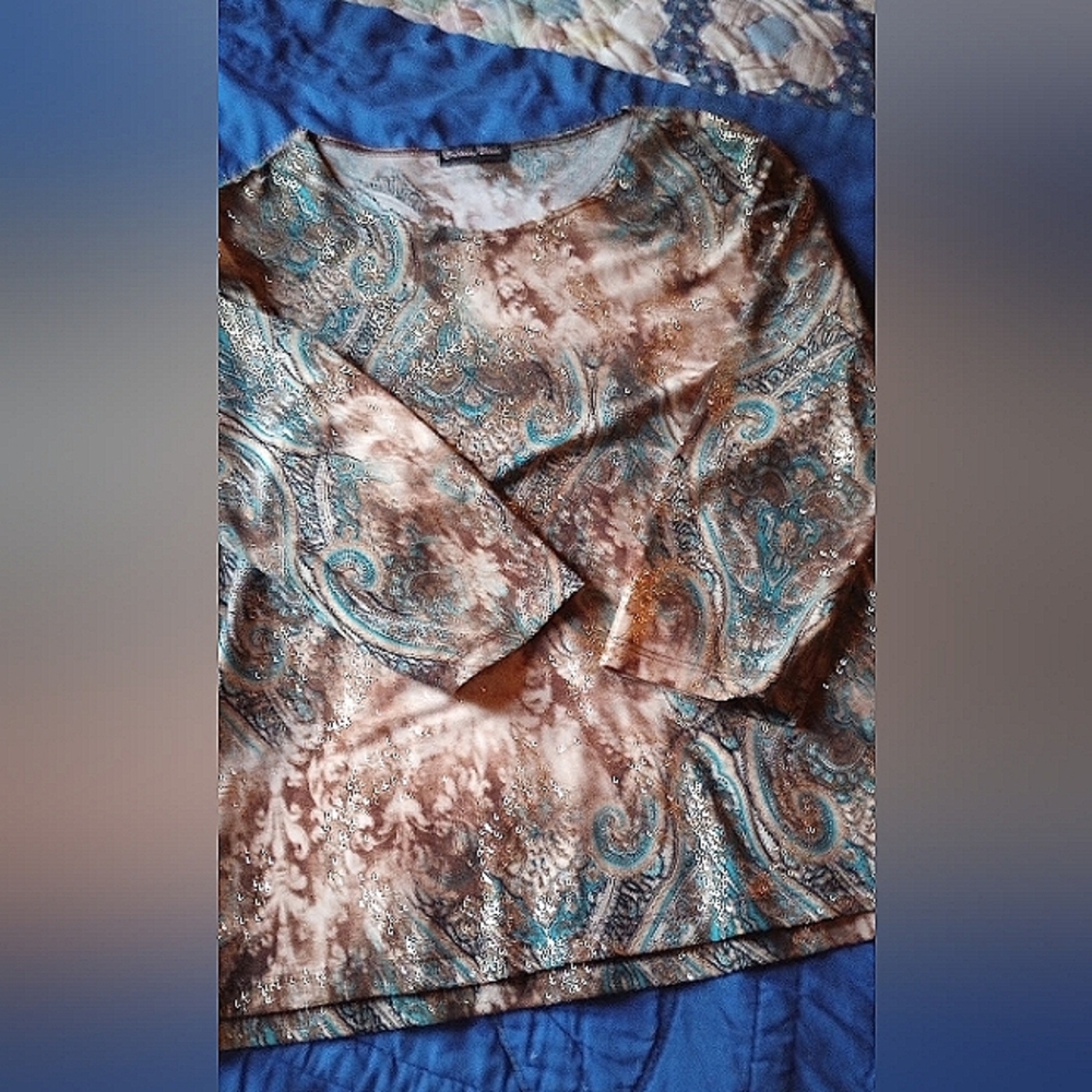 Beautiful ,Sparkly Gold top,only worn twice ,like new,3/4 sleeve